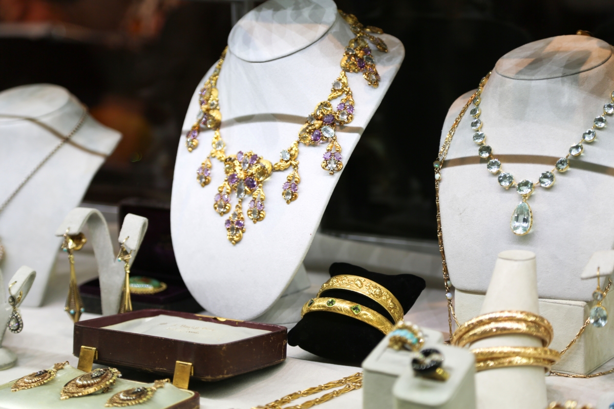 Good Taste Glistens At New York City Jewelry And Watch Show