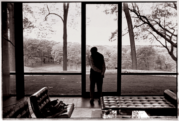 Annie Leibovitz, "Philip Johnson at Glass House,” 2000. ©Annie Leibovitz