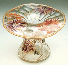 Mt Washington signed Napoli sweet pea vase with polychrome spider mums and gold tracing 2090