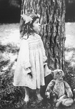 Susan Norton 1906 in Rome with her teddy bear
