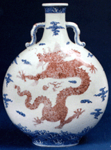 A Chinese porcelain moon flask painted with dragons drew determined bidding and sold for 182000