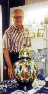 Peter Oosthuizen of Naples with a large temple jar and lid in the Art Nouveau style made by the Regina factory in Gouda in 1925