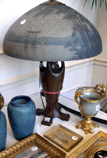 The Handel table lamp was reverse painted with a landscape of Mount Fuji and sold for 6900