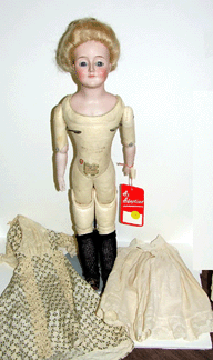 A Kestner 20-inch Gibson Girl doll, circa 1900, brought $3,850.