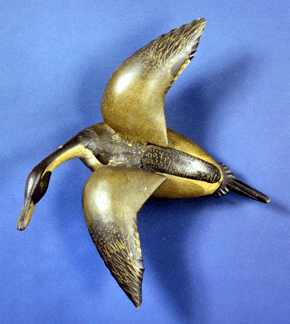 Saturday's top lot was this rare circa 1920 pintail drake in flight by Virginia carver Ira Hudson. Formerly in the collection of William J. Mackey, Jr, and 21 ¼ inches long, it went to an absentee bidder for $39,440 ($15/25,000).