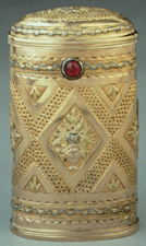 Early cigarette box in twotoned gold with a ruby clasp crafted in Mexico City between 1805 and 1818