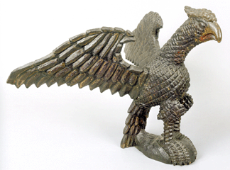 Wilhelm Schimmel carvings attracted notice. This 14½-inch-tall eagle sold to a Pennsylvania collector for $234,000. Other Schimmel figures included a 4-inch-tall rooster, $22,230; a 4¾-inch-tall rooster, $15,210; and a 4-inch-tall eaglet, $14,040.