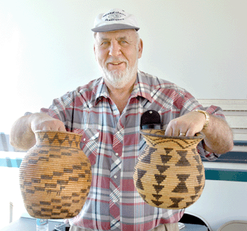 Not one but two Apache ollas, between 80 and 100 years old and from Arizona, were being shown by George Bernheimer of Moonstone Antiques, Mansfield, Mass. ⁂rimfield Acres North.