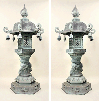 The top lot of the auction was this colossal pair of Japanese Edo period bronze temple lanterns that attained $34,500.