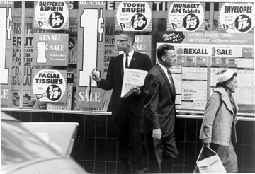 As an African American photographer, Gordon Parks had unusual access to militant activist Malcolm X, shown here selling copies of Muhammad Speaks on a New York sidewalk in 1963. ©Gordon Parks / National Portrait Gallery, Smithsonian Institution.