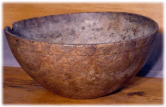 The 17½-inch burl walnut bowl from the 1830s was missing a chunk along the rim but was choice and sold for $2,600.