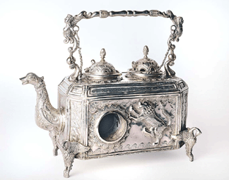 Water heater with internal brazier, Bolivia, Eighteenth Century, cast, molded and chased silver. Colección Patricia Phelps de Cisneros.