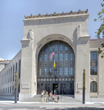 This elaborate archway hints at the size and elegance of the newly renovated and expanded Perelman Building. Opened in 1927 as headquarters of the Fidelity Life Insurance Company, the Art Deco landmark boasts a 59,000-square-foot addition designed by Gluckman Mayner Architects. ₩David Heald photo