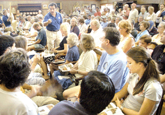 Auctioneer Raphael Osona works the crowd.