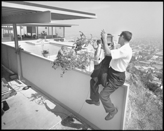 Julius Shulman at work photographing the Stahl Residence, Case Study House #22, by Pierre Koenig, 1960. ©J. Paul Getty Trust. Used with permission. Julius Shulman Photography Archive Research Library at the Getty Research Institute.