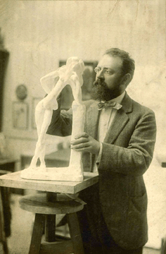 This 1909 photograph by Edward Steichen of Matisse viewing a plaster cast of "The Serpentine†illustrates the delicate lines and bold composition of the piece. Archives Matisse, Paris.