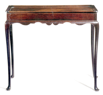 Leigh Keno reacquired a Boston Queen Anne mahogany tea table for $385,000, well below the $500,000․1 million estimate. He previously sold it at the 2005 Winter Antiques Show.