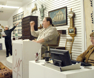 Auctioneer Jim Cyr works the crowd.