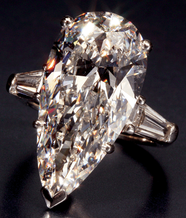 This 11.77-carat, pear-shaped diamond ring earned $310,500 against its high estimate of $200,000.