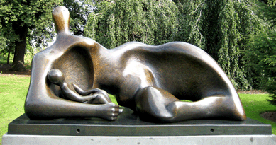 Henry Moore, "Draped Reclining Mother and Baby,†1983. Photo by Anita Feldman. Reproduced by permission of The Henry Moore Foundation.