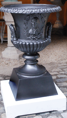 Aileen Minor, Centreville, Md., showed a cast iron urn depicting George Washington.