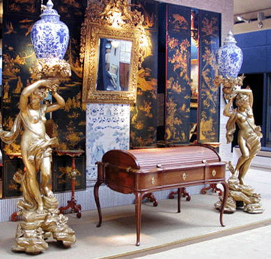 Pelham Antiques, now based in Paris and a frequent US major fair exhibitor, in one of the custom signature stands that are a feature of June Olympia.