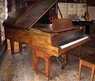 A 1933 Steinway baby grand piano was the top lot when it attained $4,480.