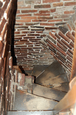 A secret staircase was installed inside the massive chimney when it was rebuilt in the 1910 renovation of the house. Hawthorne's novel about the house and its denizens alludes to an unseen means by which Clifford moved from floor to floor. 