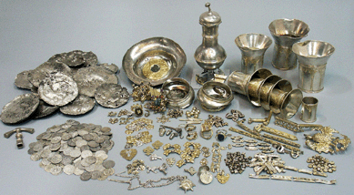 The Erfurt treasure, from the late Thirteenth to mid Fourteenth century. Courtesy Thüringisches Landesamt für Denkmalpflege und Archäologie. 