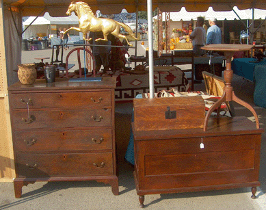 Ohioans Tom Delash, Columbus, and Dan Dennis, Conesville, were sharing two booths. 