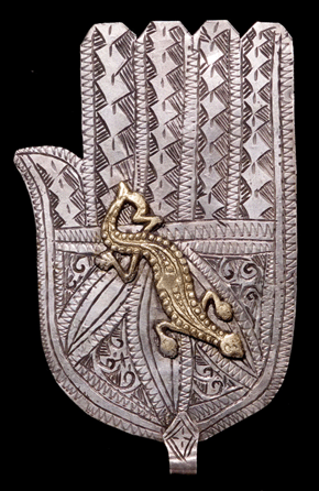 Hand pendant with salamander motif (khamsa), Morocco, Nineteenth or Twentieth Century, silver and bronze.
