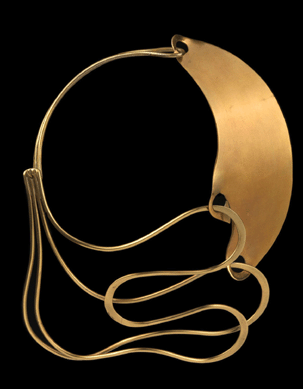 Arthur Smith, "Neckpiece,†1948, brass, forged, assembled, 6½ by 7 11/16 inches. Purchased by the American Craft Council, 1967. ⁊ohn Bigelow Taylor photo