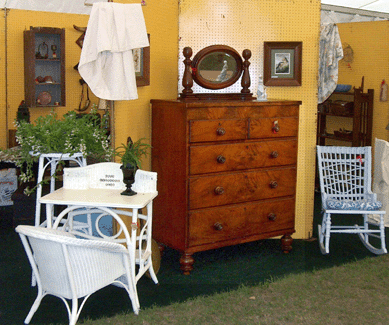 Laura's Antiques, Crystal City, Texas