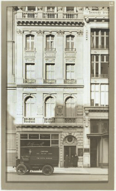 The first location for Cartier in New York City was at 712 Fifth Avenue on the second floor. Cartier Archives ©Cartier.