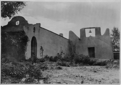 This view of the Couse/Sharp Historic Site shows the Couse home/studio, to the left, dating to the 1850s, and to the right, with the bell overhead, the structure built by the Luna family around 1835 as a chapel, used by Sharp as his first studio. The courtyard looks considerably better today than in this vintage photograph. Couse family archives.