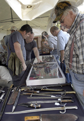 A large collection of World War I and World War II military knives and bayonets brought male buyers in droves to the booth of John's Antiques, Schenectady, N.Y. ⁈ertan's