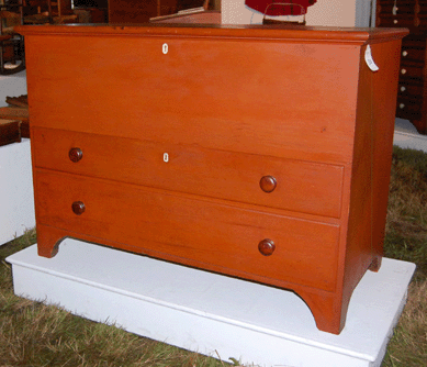 The Mount Lebanon blanket chest in the original bittersweet paint went to a Cape Cod dealer for $39,780.