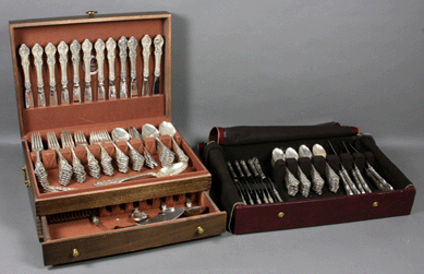 A set of 152 pieces of Towle sterling silver flatware in the El Grandee pattern realized $5,290 from a phone bidder.