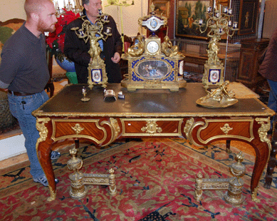 A French kingwood bureau plat with gilt bronze mounts went to the trade for $26,450.