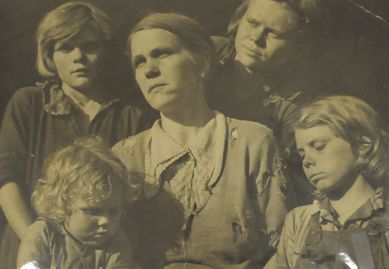 A collection of ten Margaret Bourke White photographs were sold. "Dahlonega, Georgia †Family Portrait†realized $13,800. 