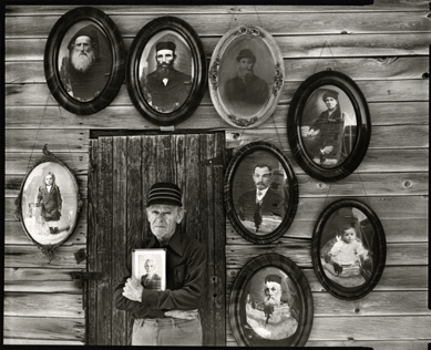 Penny Diane Wolin, "That's His Mother, He Never Married,†from the series "The Jews of Wyoming,†gelatin silver print, 1985; NYPL, Wallach Division, Photography Collection. ©Penny Diane Wolin