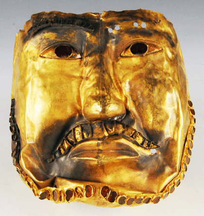  Gold mask, circa Fifth⁓ixth Century, excavated from Boma Cemetery, Ili, Mongghul Kura (Zhaosu) County, Xinjiang Uyghur Autonomous Region, China. ©Xinjiang Uyghur Autonomous Region Museum