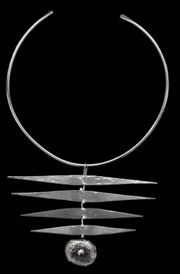 The 1949 silver mobile neckpiece made by Ed Weiner in his Provincetown shop incorporated design and construction elements introduced by Alexander Calder. Photograph ©Museum of Fine Arts, Boston. Image courtesy Museum of Fine Arts, Boston, the Daphne Farago Collection.