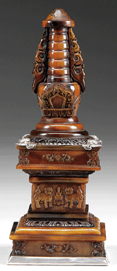 Consigned from the private collection of the grandniece of the Last Emperor Puyi (reign 1906‱917) of the Qing dynasty, granddaughter of Puji and great-great granddaughter of the Dowager Empress Cixi (reign 1861‱908), this important Qing dynasty carved rhinoceros horn Tibetan Buddhist tower saw active bidding well beyond its $15/20,000 estimate to fetch $224,250.