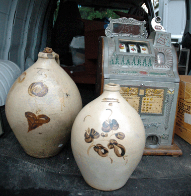 At Joe Martin, Brownington, Vt., this pair of early ovoid jugs †a 4-gallon L. Norton & Son and 2-gallon Norton & Fenton †featured umber decoration. The slot machine next to the cozy pair was described by Martin as "real old, 1920s.†⁄ealer's Choice