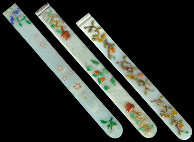 Four Eighteenth/Nineteenth Century embellished Chinese Qing dynasty (1644‱911) white jade bianfangs, or rectangular hair ornaments, drew a combined total of $60,000.