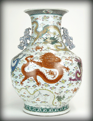 Cataloged as a massive unsigned Nineteenth Century Chinese Qing dynasty (1644‱911) wucai dragon vase with applied chilong handles, probably Tongzhi period (1862‱874) to the Guangxu period (1875‱908), this lot sold for $40,000 to a Shanghai phone bidder.