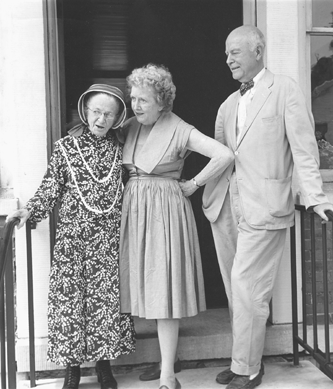 Faith and Edward Andrews with Shaker eldress Emma King, circa 1960. Courtesy Hancock Shaker Village, Pittsfield, Mass.