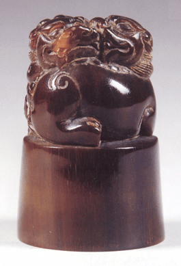 The Chinese rhinoceros horn seal, possibly Qianlong period (1736‱796) and with royal provenance, featured a finial carved in the form of a pair of foo dogs and the seal on the base was engraved in the Ch'ien Lung style. It more than tripled its high estimate to bring $322,000.