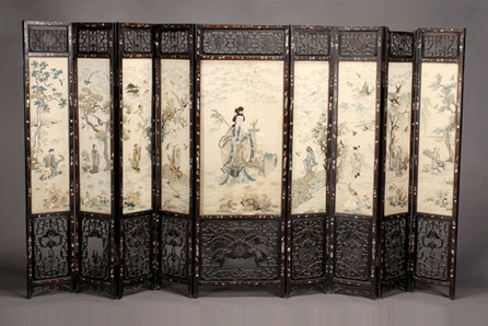 One of the two highest selling lots of the day at $58,500, this Qing dynasty hardwood folding floor screen with embroidered panels took in more than 11 times its projected high value. 